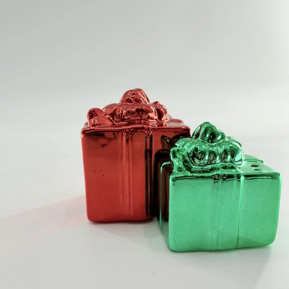 House of Lloyd Christmas Around The World Holiday Gifts Salt & Pepper Shakers